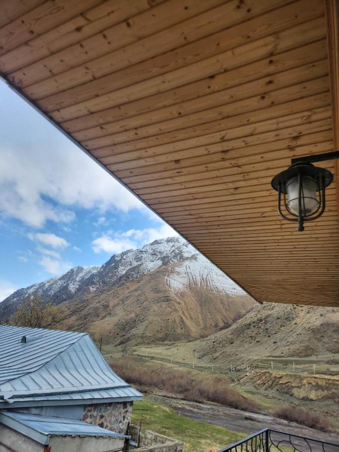 Moon Night Hotell Kazbegi Exteriör bild